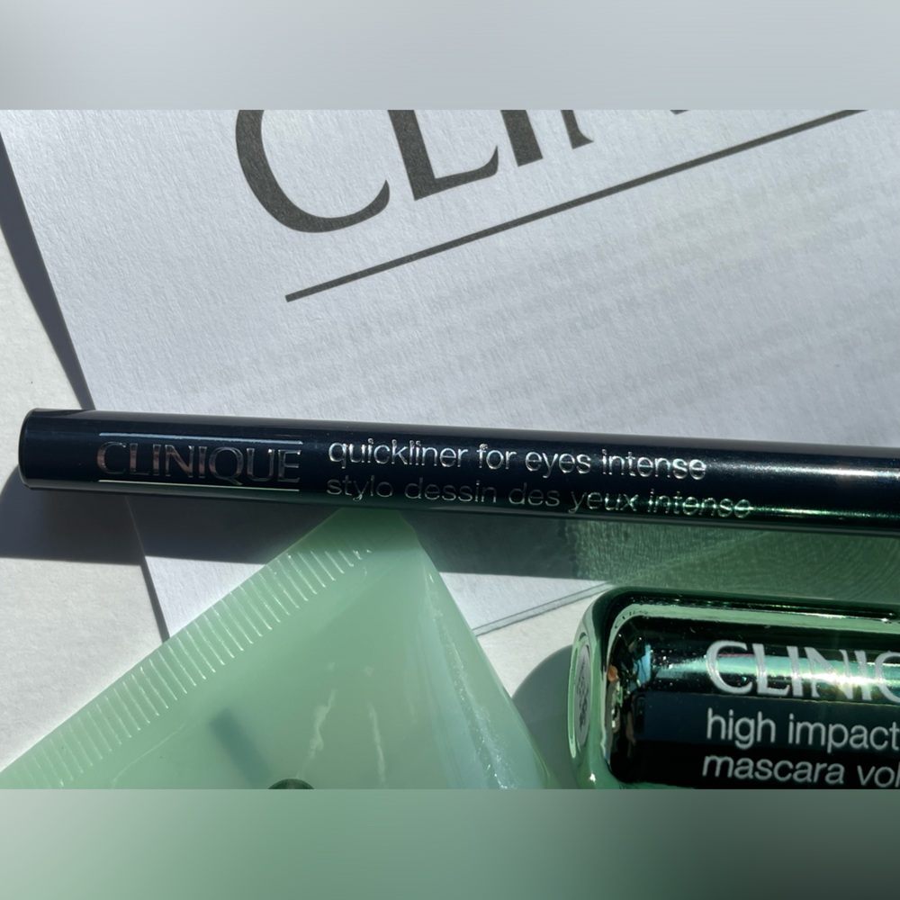Clinique Bundle Makeup Bundle - Picture 6 of 14